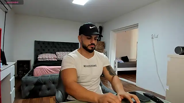 Snapshot of supermanboy94 chatting on November 3, 7:24 am supermanboy94 online show from November 3, 7:24 am