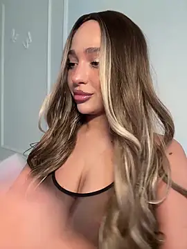 Snapshot of CardiSweetBaby chatting on September 10, 2:49 pm CardiSweetBaby online show from September 10, 2:49 pm