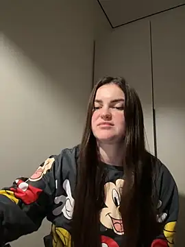 Karolina llove online show from December 3, 6:03 am