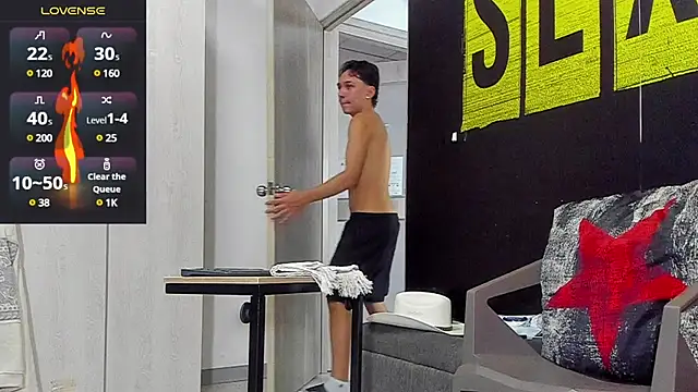 Snapshot of Rhaegal_hot chatting on February 22, 2:41 pm Rhaegal hot online show from February 22, 2:41 pm