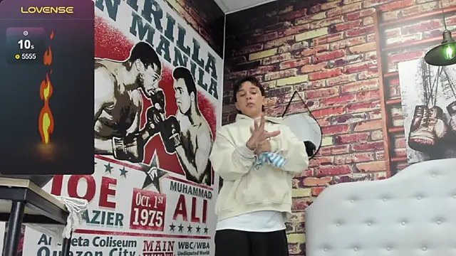 Snapshot of Rhaegal_hot chatting on March 19, 6:44 pm Rhaegal hot online show from March 19, 6:44 pm