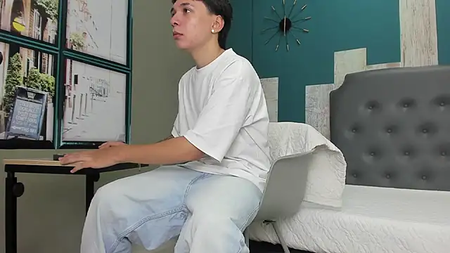 Snapshot of Rhaegal_hot chatting on March 5, 2:12 pm Rhaegal hot online show from March 5, 2:12 pm