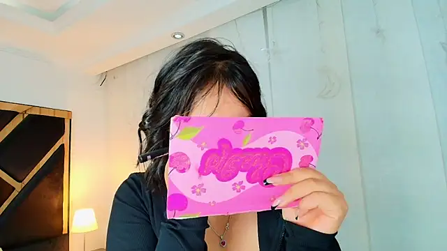 Snapshot of lina_bedoya_ chatting on June 9, 11:44 am lina bedoya online show from June 9, 11:44 am