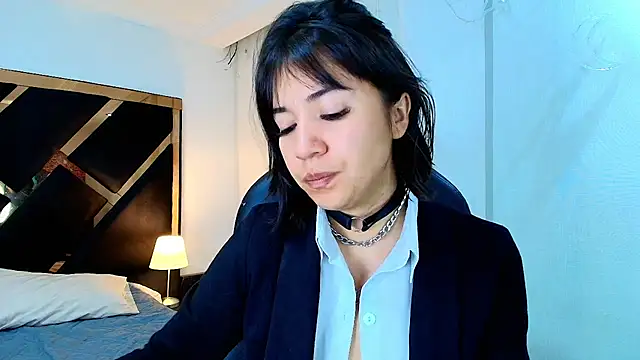 lina bedoya  online show from March 11, 11:48 am