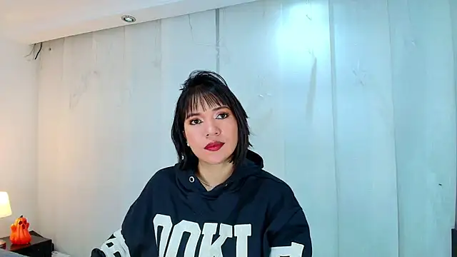 Snapshot of lina_bedoya_ chatting on October 16, 11:29 am lina bedoya online show from October 16, 11:29 am