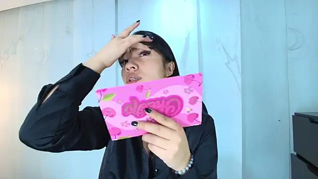 lina bedoya  online show from December 15, 11:49 am