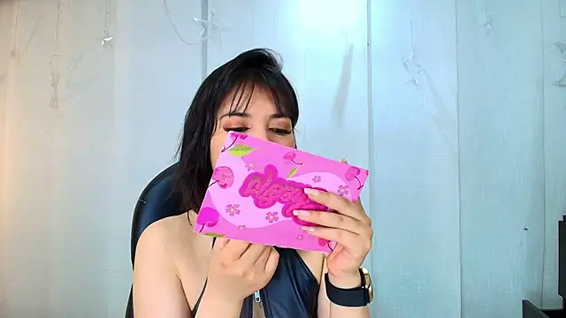 lina bedoya  online show from March 4, 11:40 am