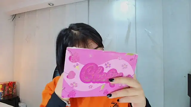 lina bedoya  online show from December 18, 11:36 am