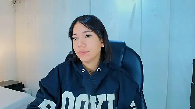 lina bedoya  online show from November 28, 11:43 am