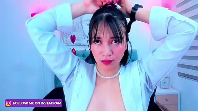 Snapshot of lina_bedoya_ chatting on February 12, 12:01 pm lina bedoya online show from February 12, 12:01 pm
