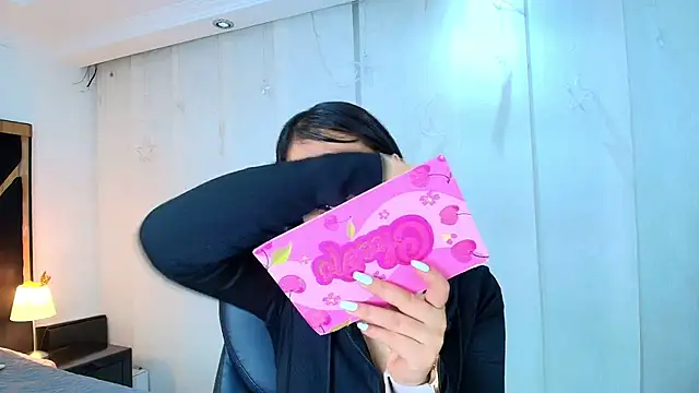 lina bedoya  online show from February 11, 11:43 am