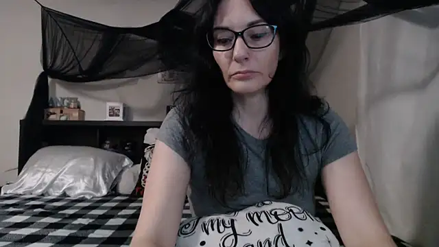 CrystalLakeXO online show from July 26, 12:23 pm