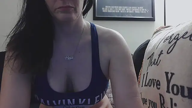 Snapshot of CrystalLakeXO chatting on September 21, 5:34 am CrystalLakeXO online show from September 21, 5:34 am