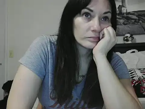 Snapshot of CrystalLakeXO chatting on February 20, 9:33 am CrystalLakeXO online show from February 20, 9:33 am