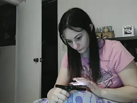 Snapshot of CrystalLakeXO chatting on March 11, 7:57 am CrystalLakeXO online show from March 11, 7:57 am