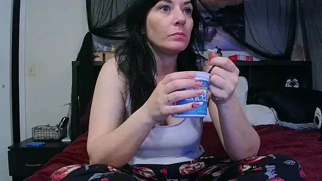 CrystalLakeXO online show from February 19, 11:29 am