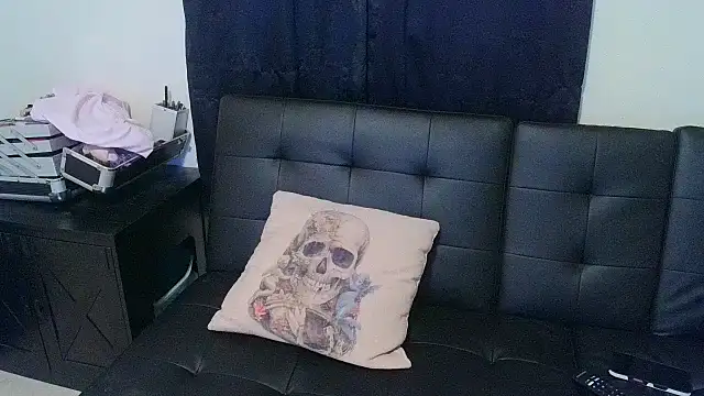 CrystalLakeXO online show from March 17, 5:32 am