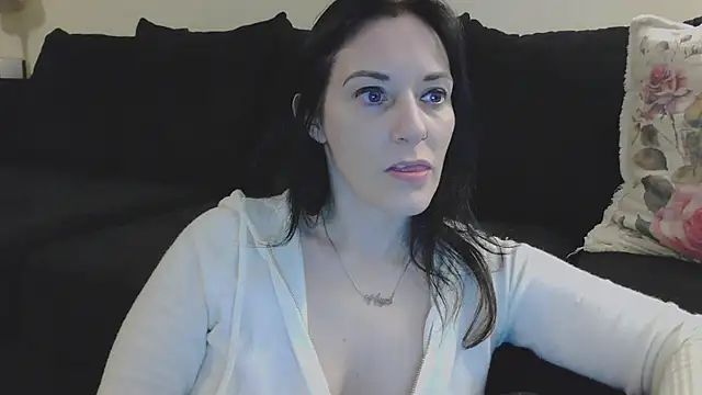 Snapshot of CrystalLakeXO chatting on October 1, 5:34 am CrystalLakeXO online show from October 1, 5:34 am