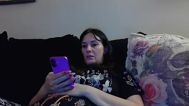 Snapshot of CrystalLakeXO chatting on October 15, 5:17 am CrystalLakeXO online show from October 15, 5:17 am