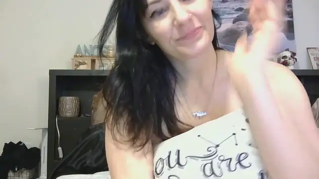 Snapshot of CrystalLakeXO chatting on October 13, 4:58 am CrystalLakeXO online show from October 13, 4:58 am