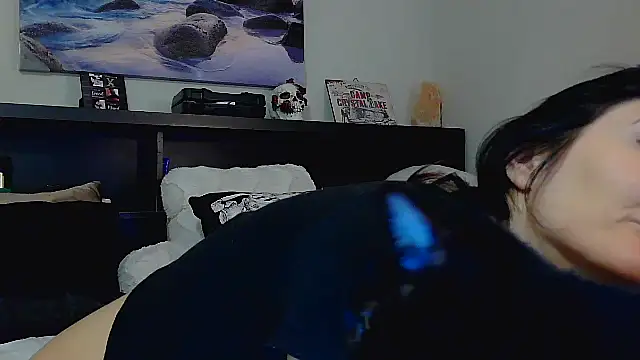 Snapshot of CrystalLakeXO chatting on October 16, 4:43 am CrystalLakeXO online show from October 16, 4:43 am