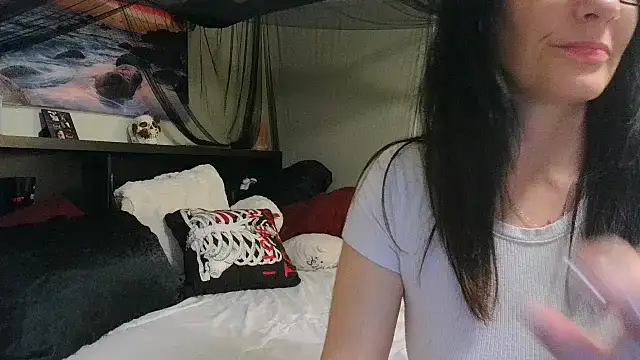 CrystalLakeXO online show from April 5, 6:20 am