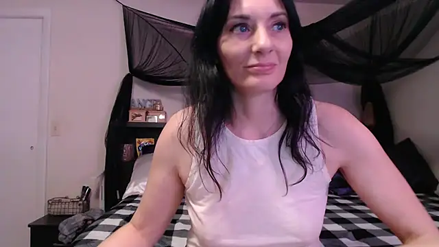 CrystalLakeXO online show from June 17, 5:51 am