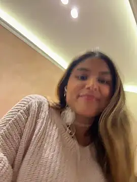 SaraParisi online show from December 15, 10:15 pm