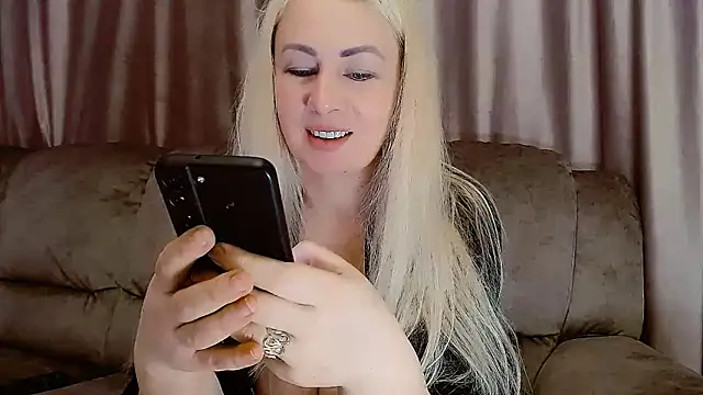 Snapshot of Olesya chatting on February 5, 6:56 am Olesya online show from February 5, 6:56 am