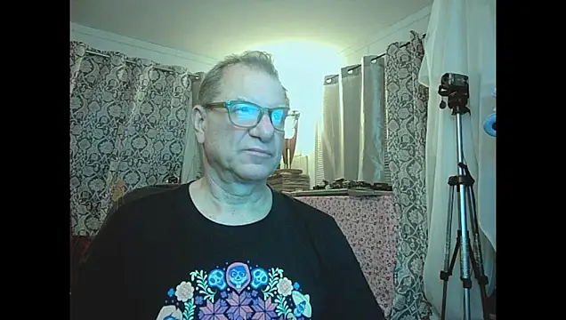 Snapshot of coryassman chatting on April 18, 11:34 am coryassman online show from April 18, 11:34 am