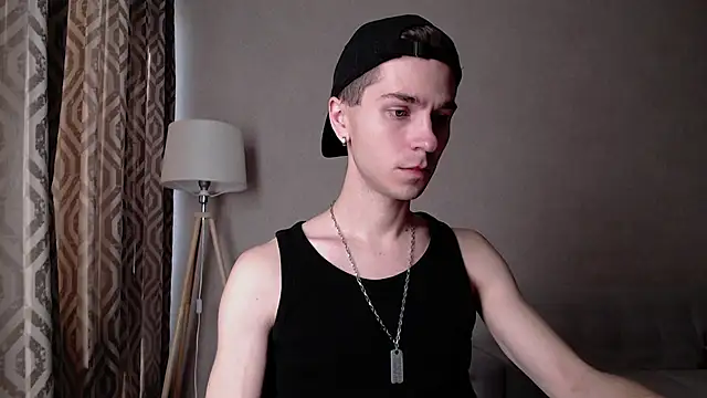 Joseph  Quinn online show from October 2, 9:34 am