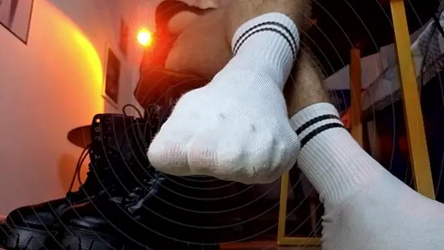 Joseph  Quinn online show from January 9, 1:40 pm