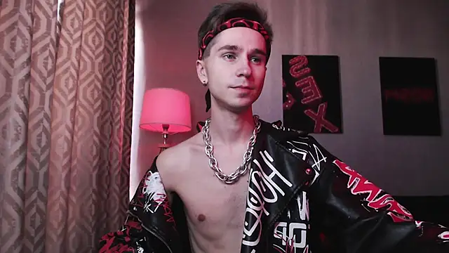 Joseph  Quinn online show from October 24, 3:49 am