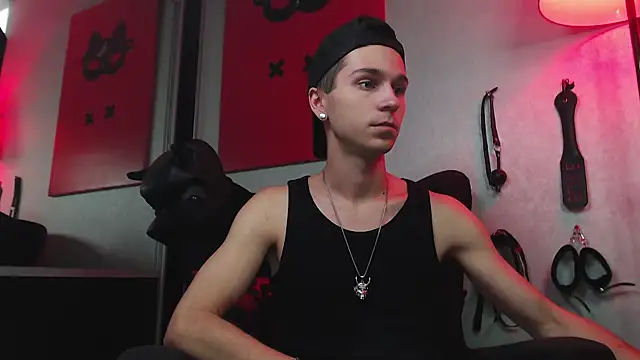 Joseph  Quinn online show from March 3, 11:11 am