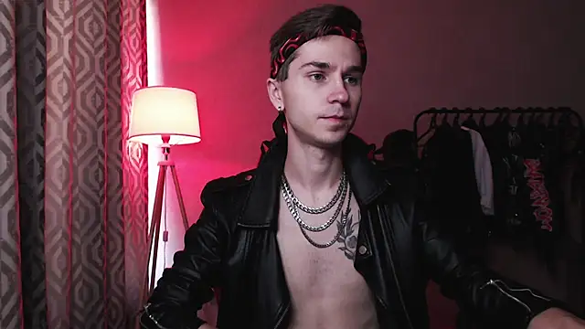 Joseph  Quinn online show from October 10, 5:41 am