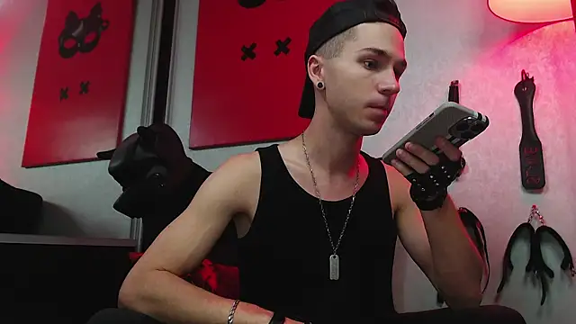 Joseph  Quinn online show from March 16, 9:05 am