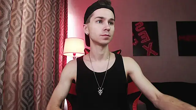 Joseph  Quinn online show from November 3, 7:35 am