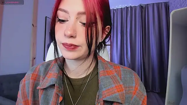 Snapshot of arielabradberry chatting on February 18, 1:33 pm arielabradberry online show from February 18, 1:33 pm