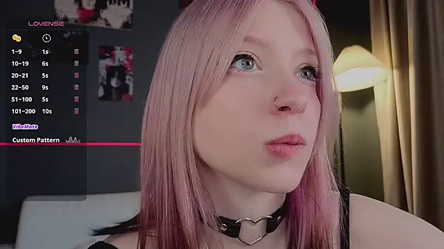arielabradberry online show from May 18, 1:27 pm