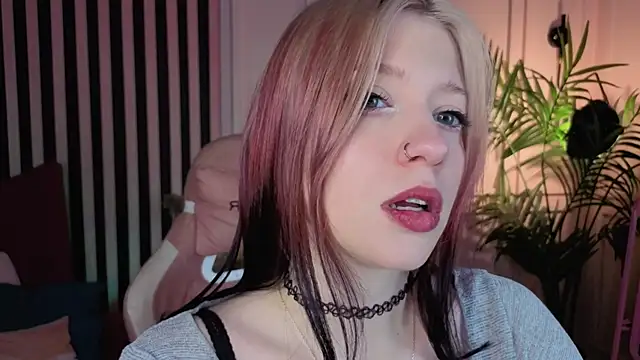 Snapshot of arielabradberry chatting on October 15, 2:14 pm arielabradberry online show from October 15, 2:14 pm