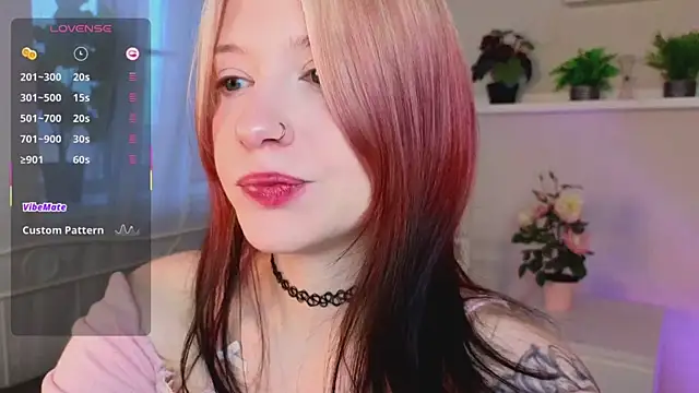 Snapshot of arielabradberry chatting on October 14, 1:01 pm arielabradberry online show from October 14, 1:01 pm