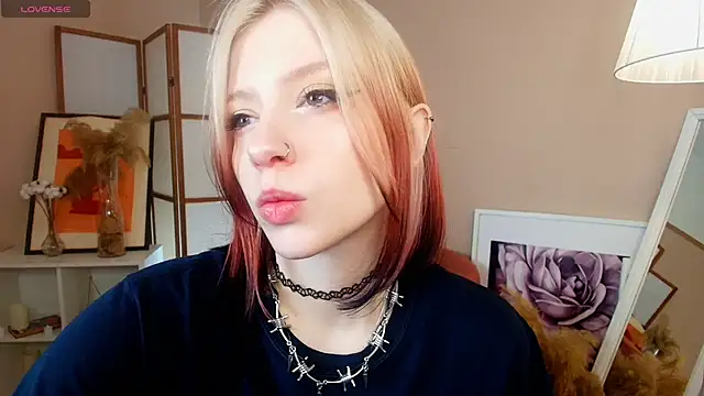 Snapshot of arielabradberry chatting on December 4, 1:10 pm arielabradberry online show from December 4, 1:10 pm