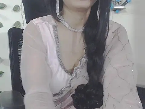 Snapshot of emma_06@xh chatting on June 9, 9:43 am emma 06xh online show from June 9, 9:43 am
