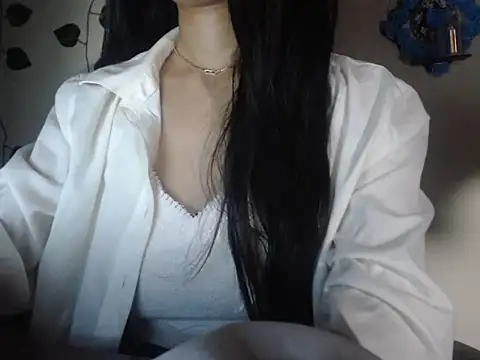 Snapshot of emma_06@xh chatting on June 3, 8:24 pm emma 06xh online show from June 3, 8:24 pm
