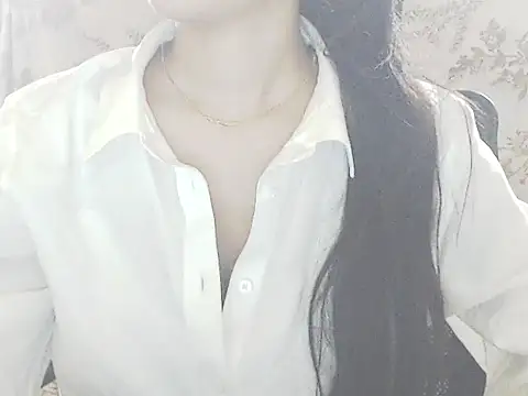 Snapshot of emma_06@xh chatting on June 11, 8:44 am emma 06xh online show from June 11, 8:44 am