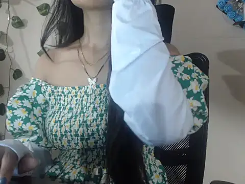 Snapshot of emma_06@xh chatting on June 2, 3:34 pm emma 06xh online show from June 2, 3:34 pm