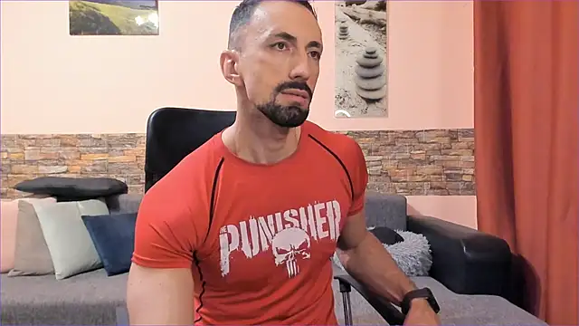 HotHunkTrainer online show from November 7, 8:08 am