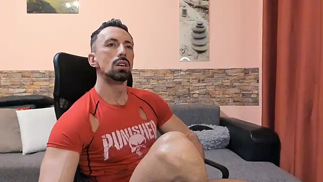 HotHunkTrainer online show from June 4, 8:08 am
