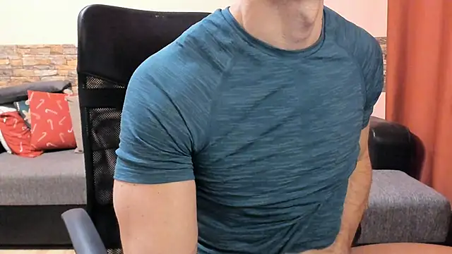 HotHunkTrainer online show from March 6, 8:20 am