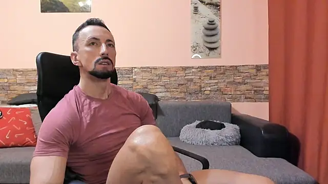 HotHunkTrainer online show from February 6, 9:05 am